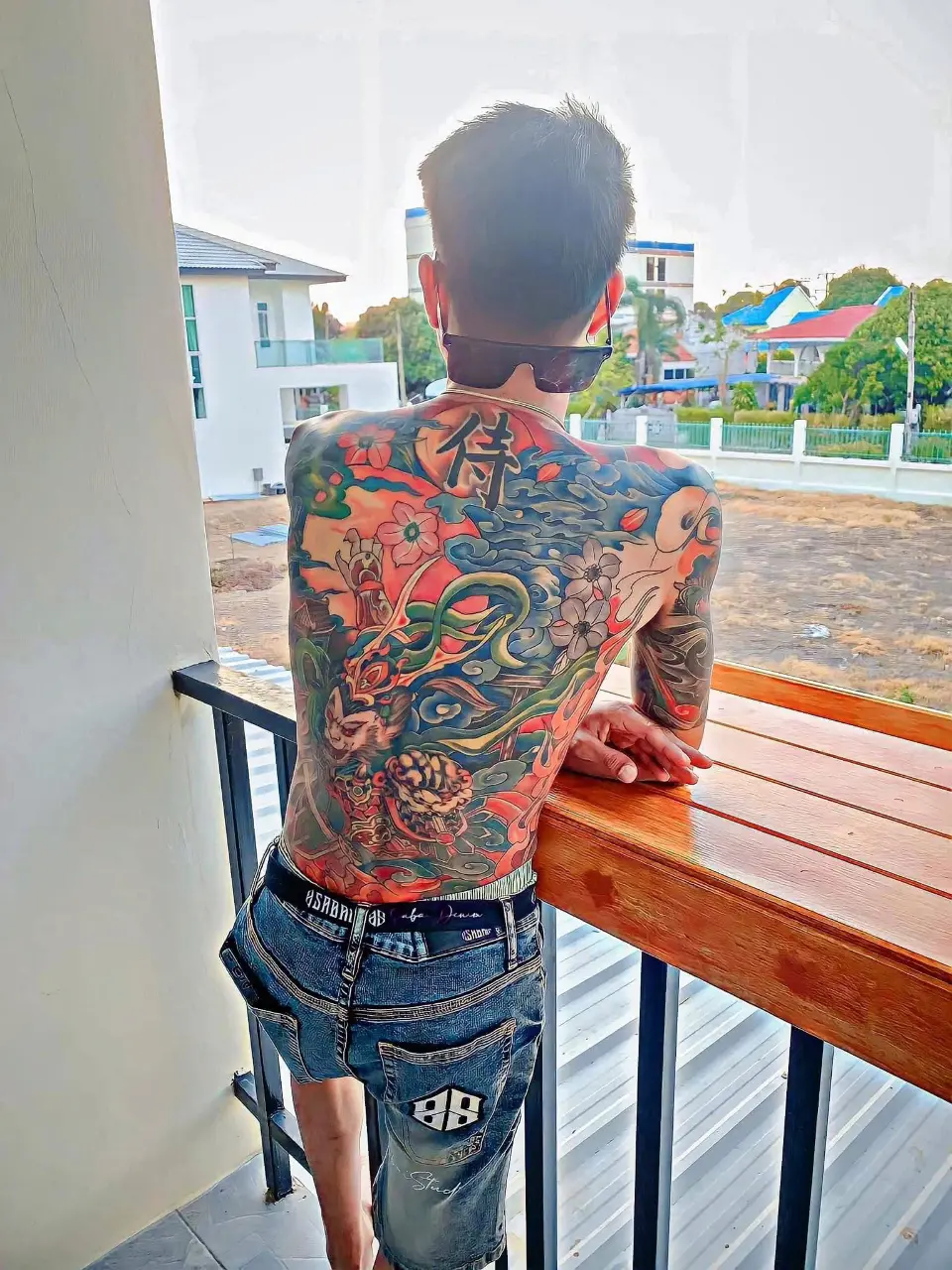 ผู้บ่าวสักลาย