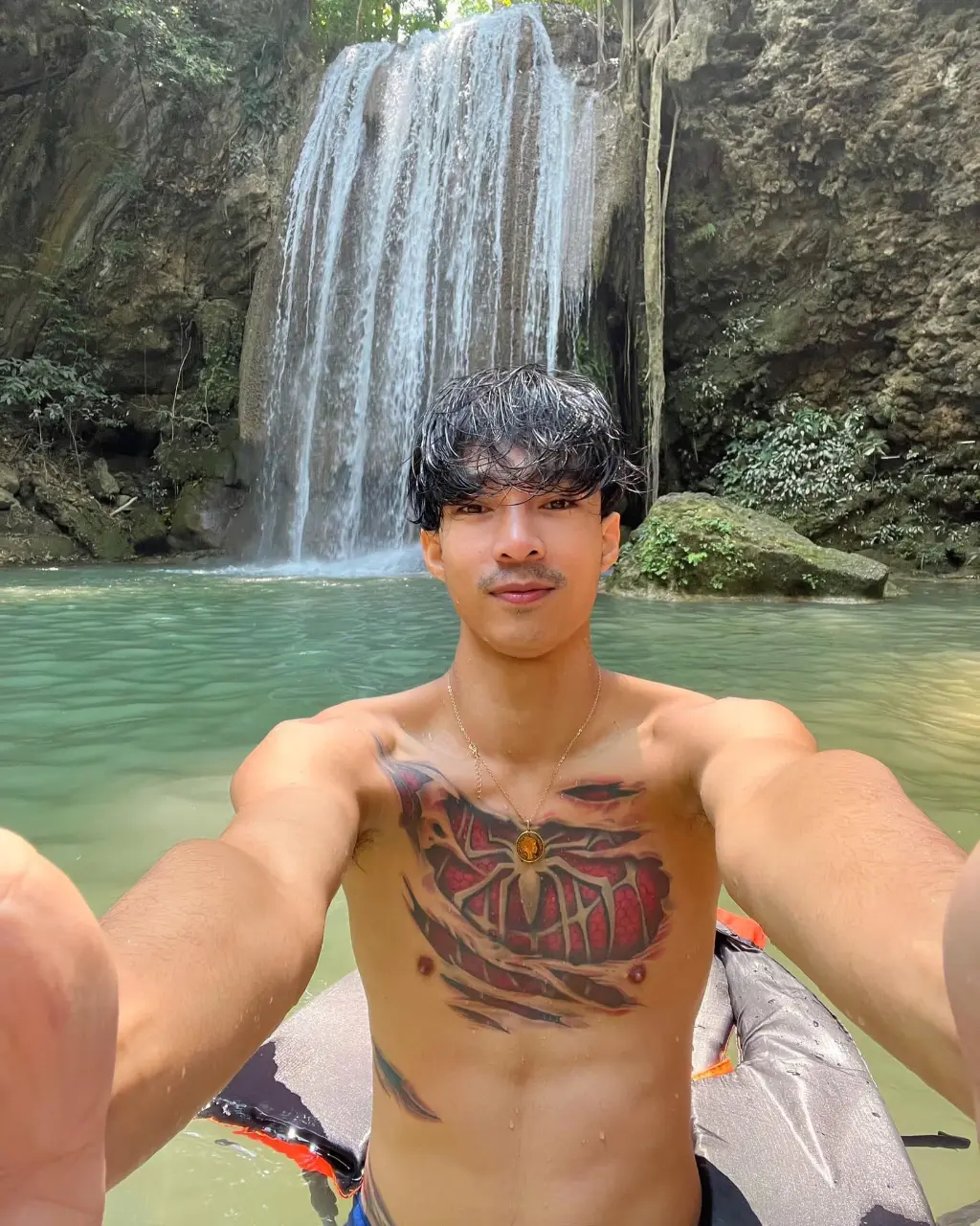 ผู้บ่าวสักลาย