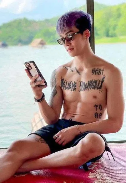 ผู้บ่าวสักลาย