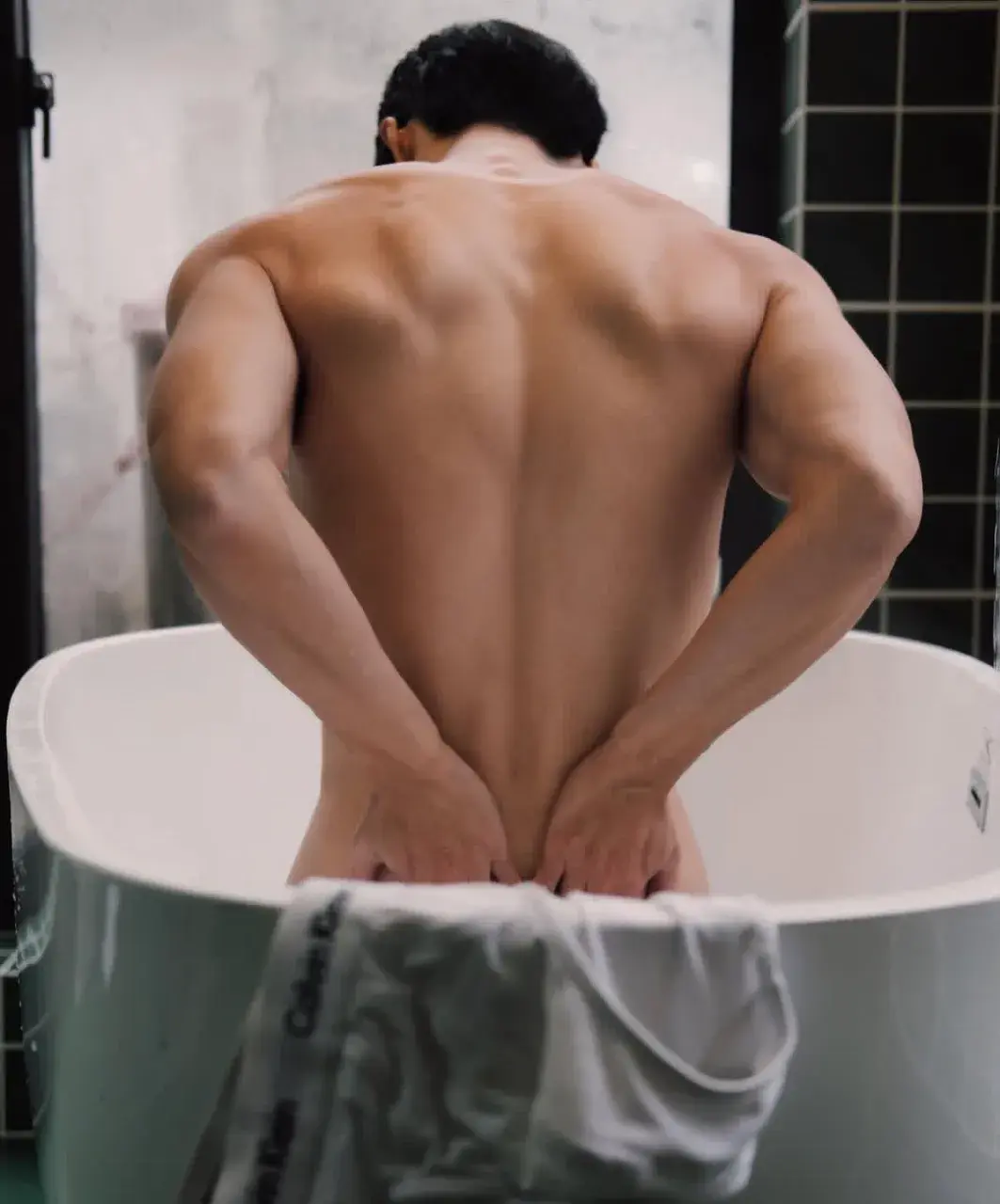 หนุ่ม..ลงอ่าง