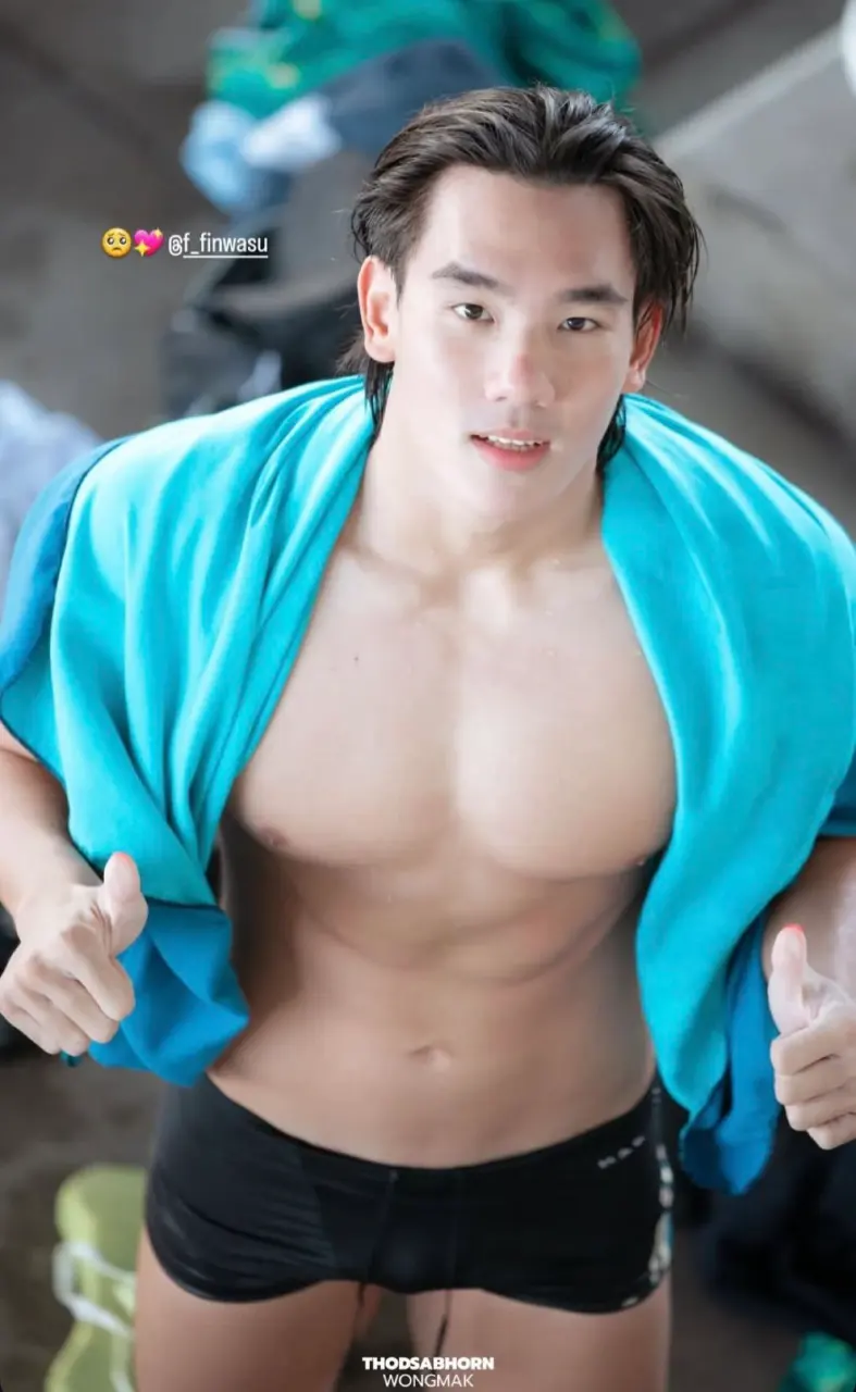 Thailand swimmer : Wasu Panturaksa