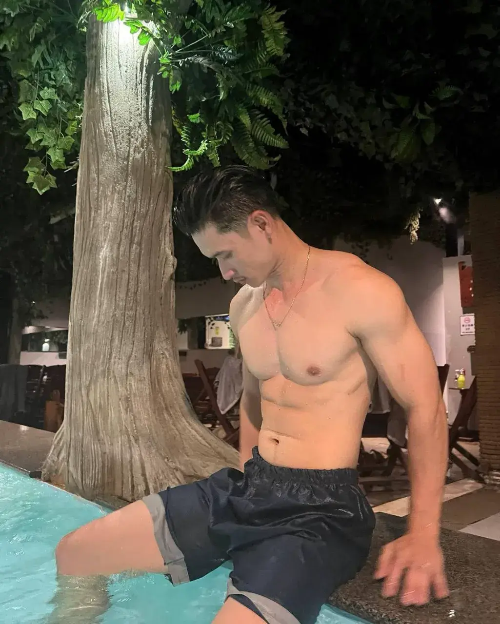 นมอมชมพูอยากอวยคม