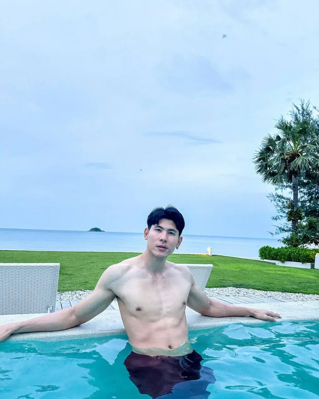 หุ่นแน่นๆแฟนใคร