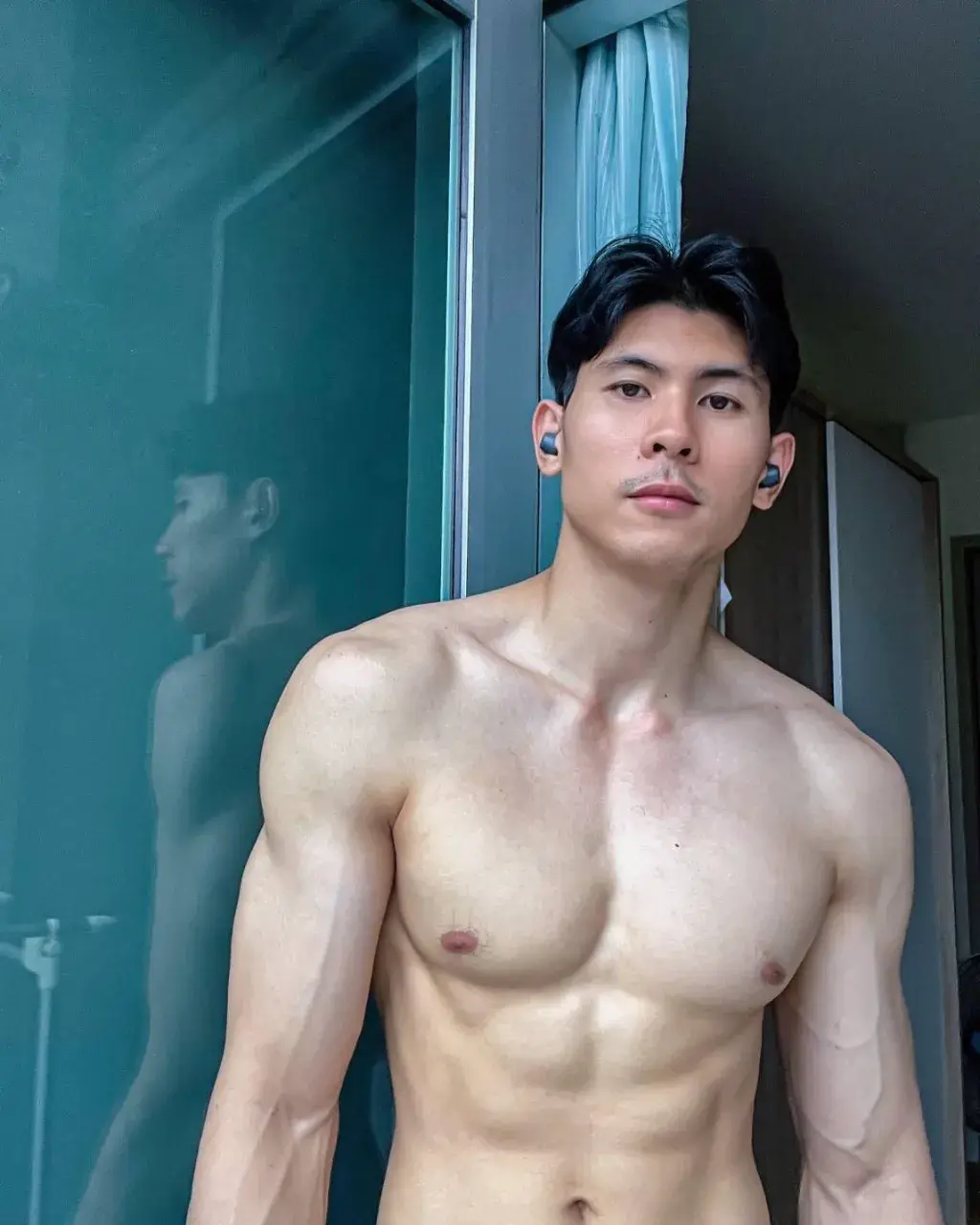 หุ่นแน่นๆแฟนใคร