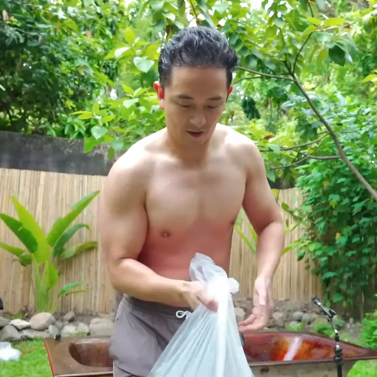 CK Fastwork ซีเคถอดเสื้อโชว์กล้าม