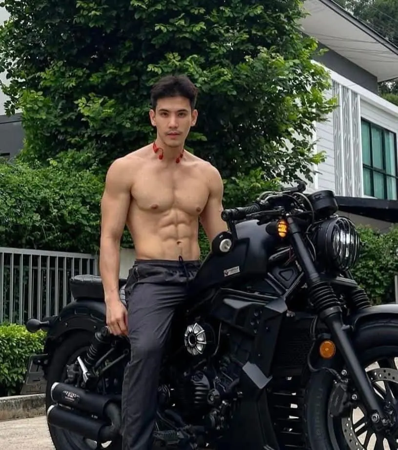 รักกล้ามเขา