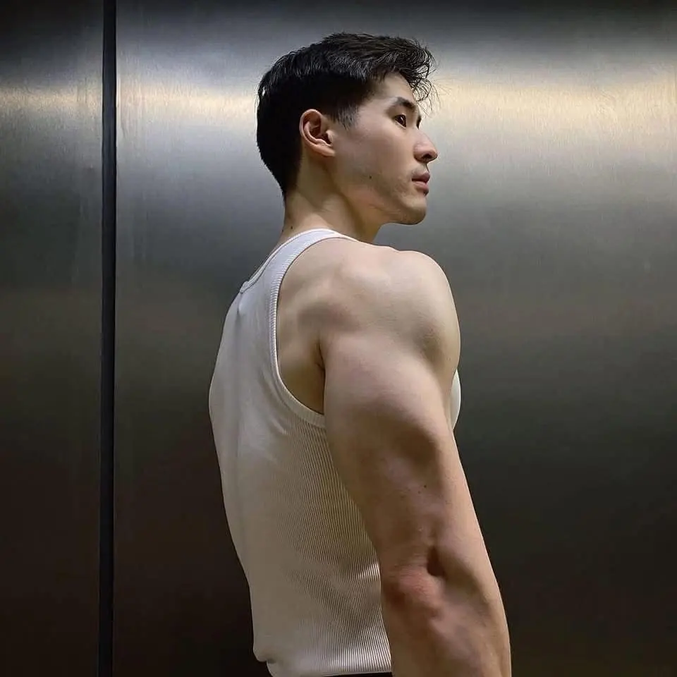 รักกล้ามเขา
