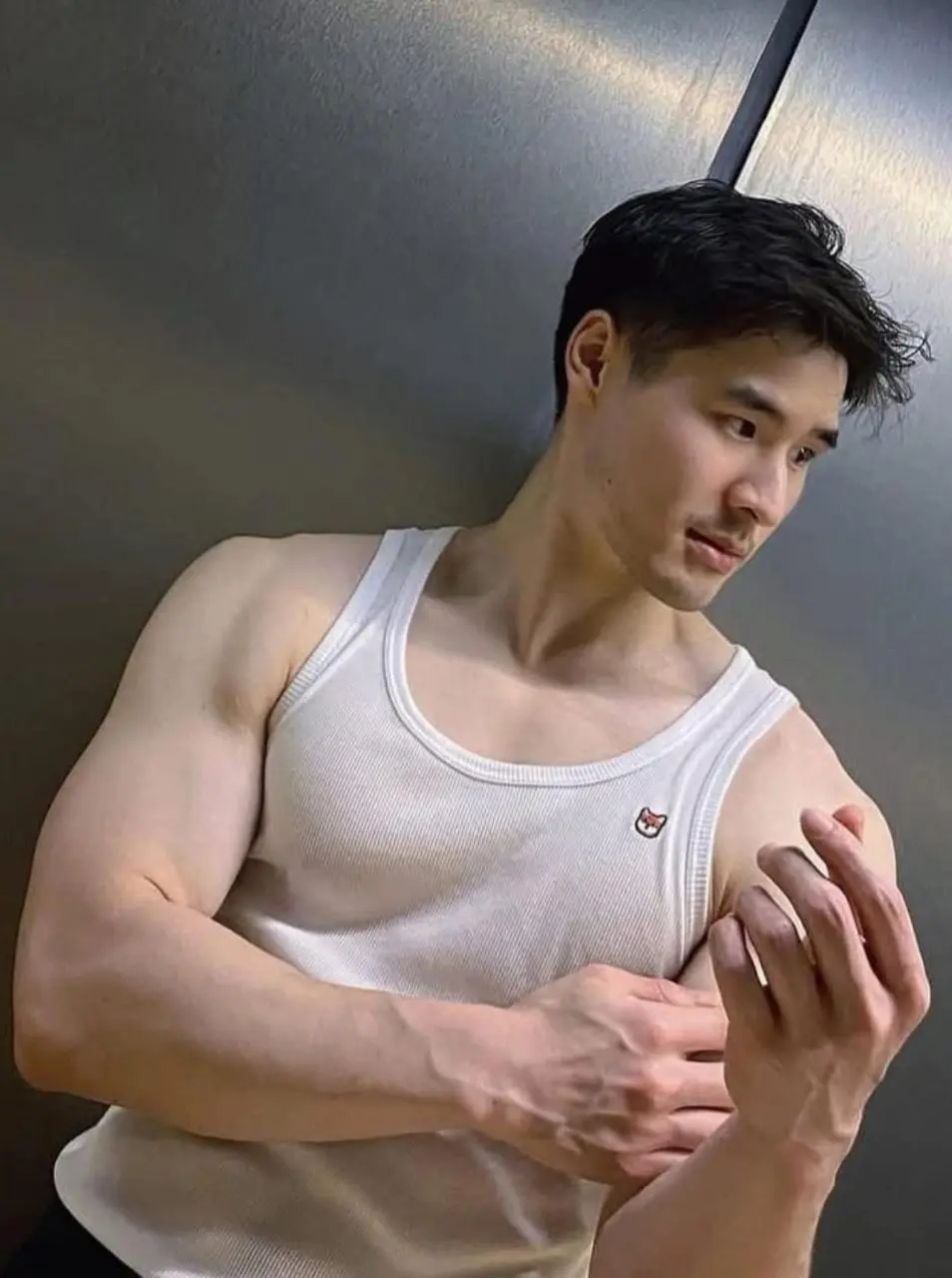 รักกล้ามเขา