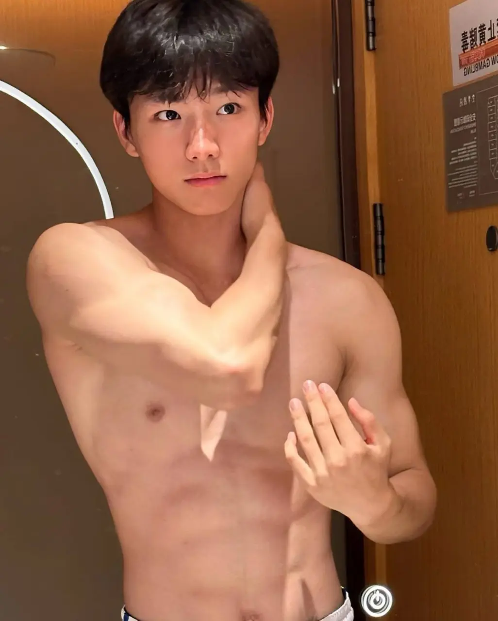 รักกล้ามเขา