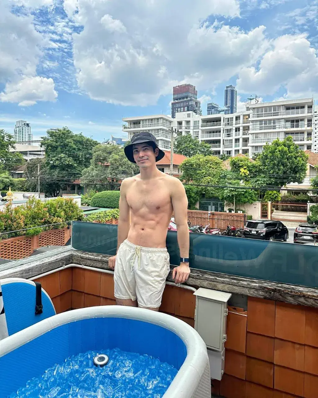เยิ้มและแฉ่ะ