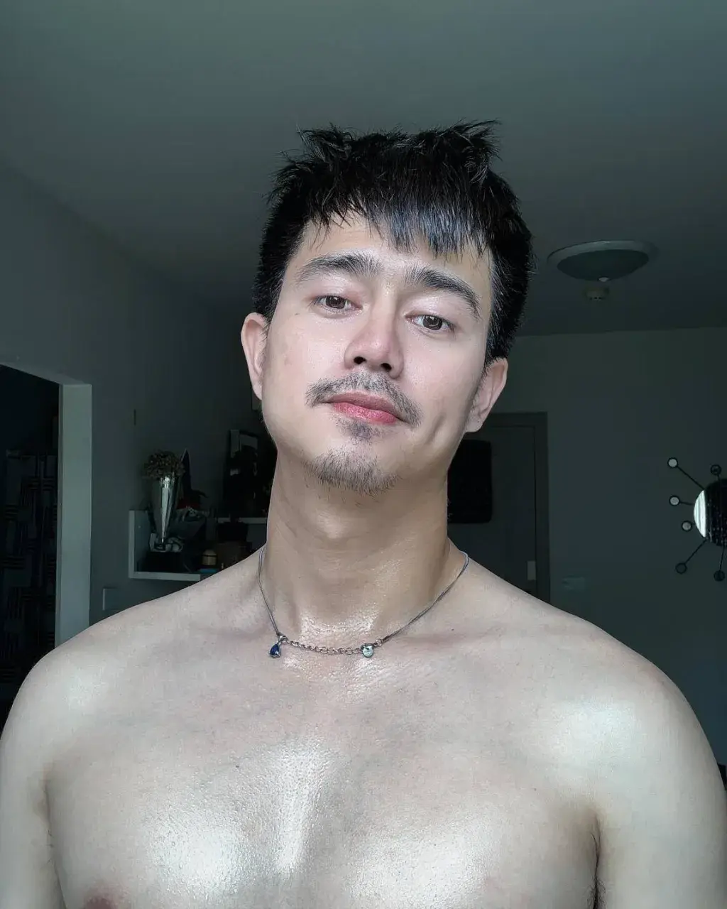 เยิ้มและแฉ่ะ