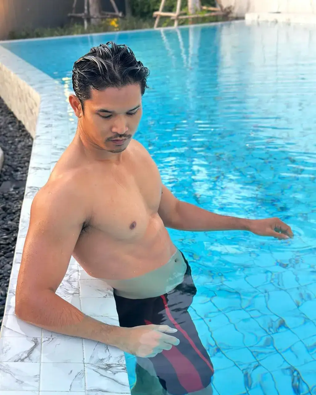 อวยคมหรืออมไข่