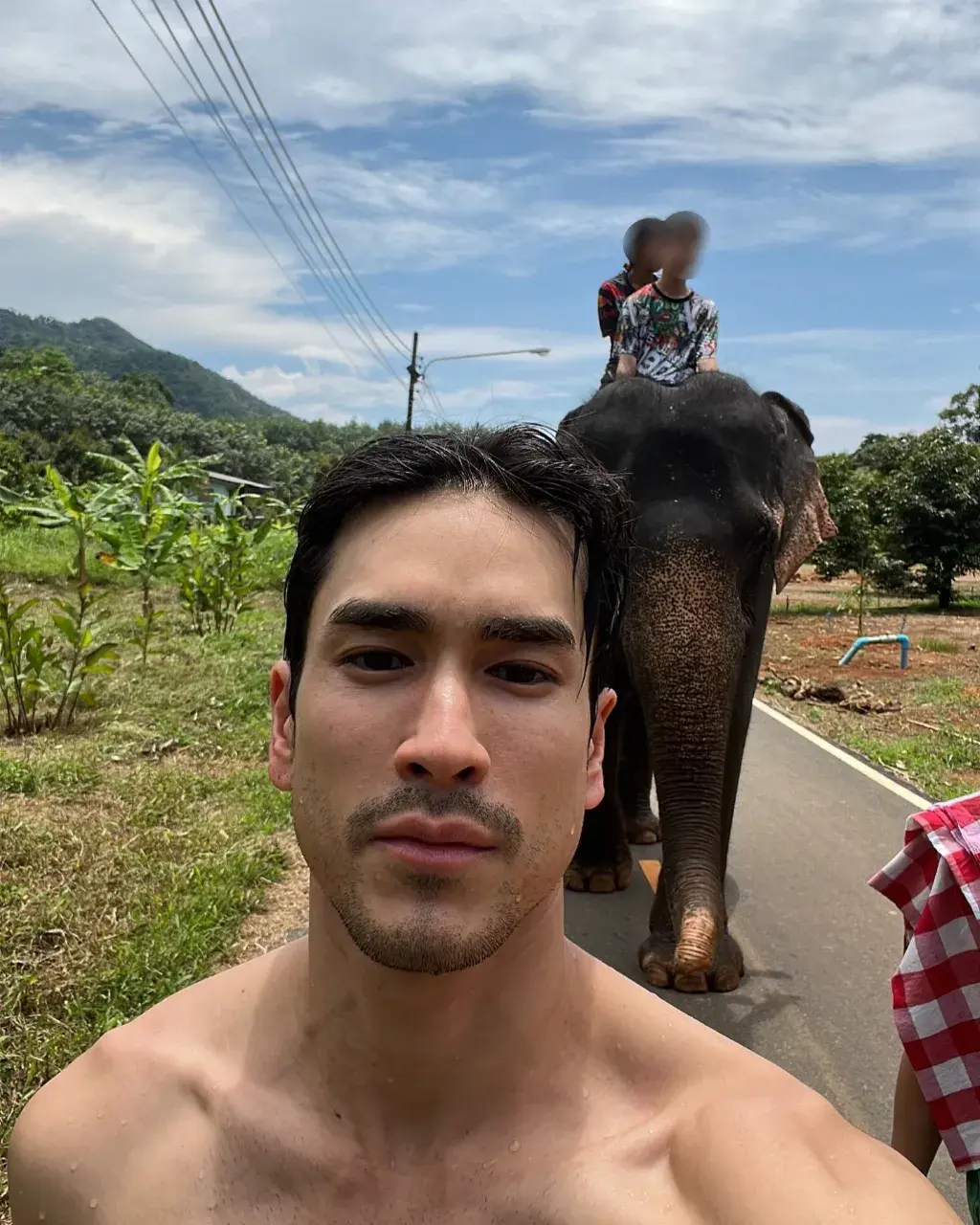ยิ่งซูมยิ่งเสว