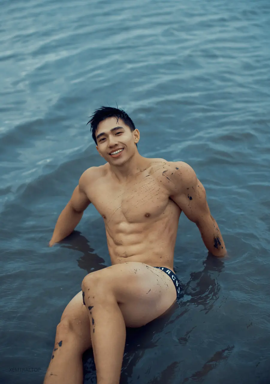 Photobook : TROY