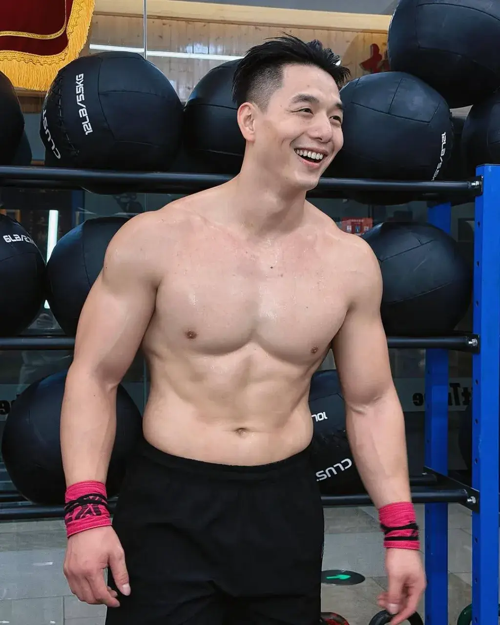 นมดีน่าดูด