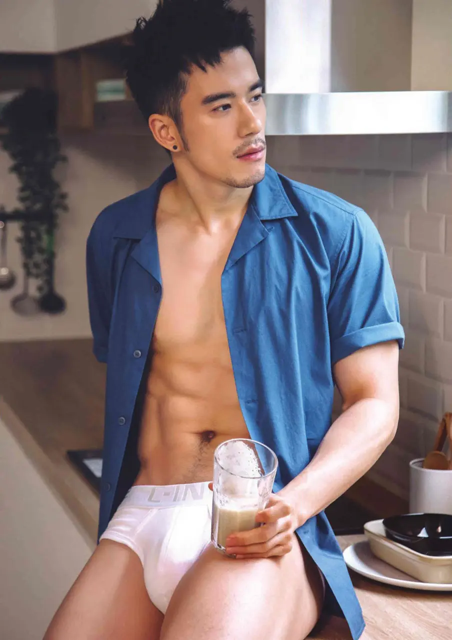 Photobook : JR JI YAN KAI&rsquo;S FIRST PHOTO PART 01 - JR 紀言愷