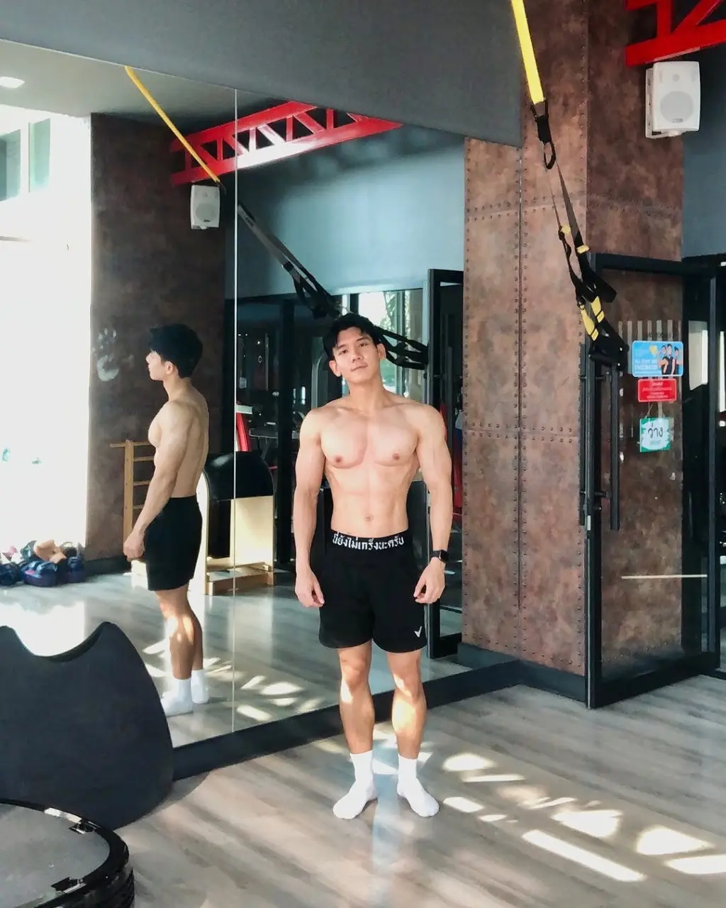 หนุ่มร่างทอง