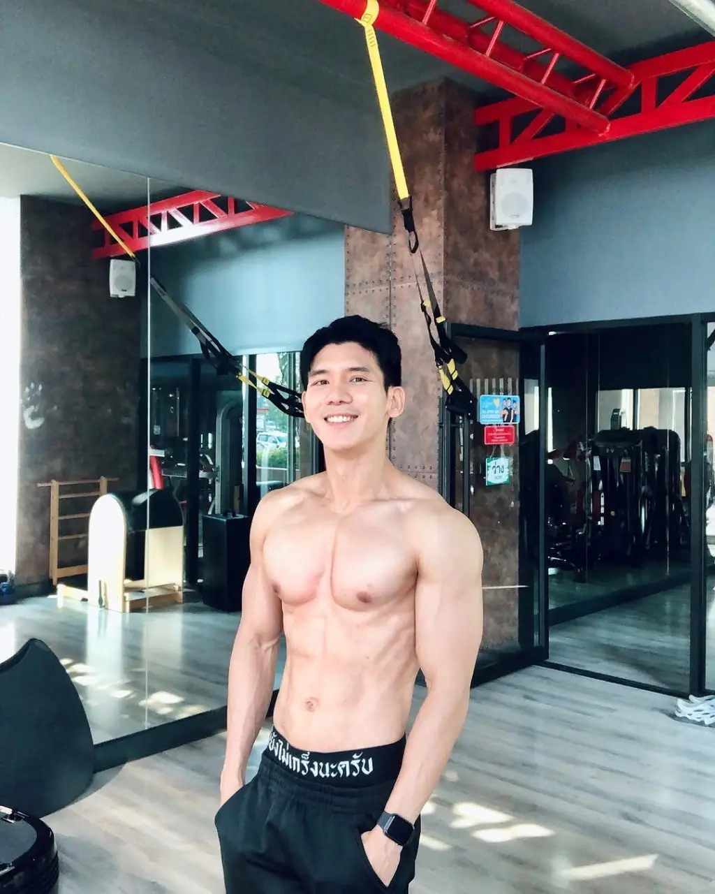 หนุ่มร่างทอง