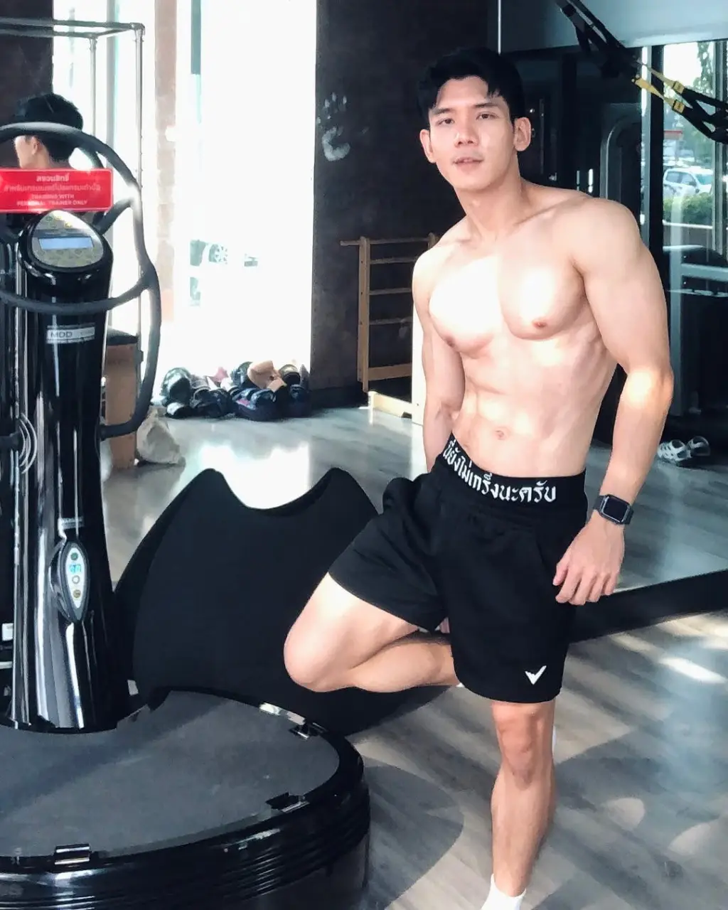 หนุ่มร่างทอง