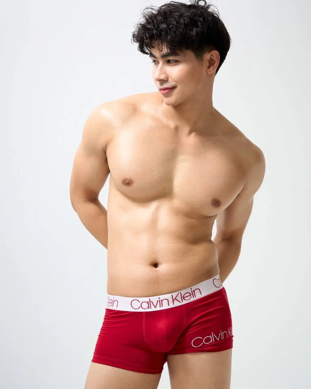 หนุ่มแมน เสิร์ฟนมร้อนๆ