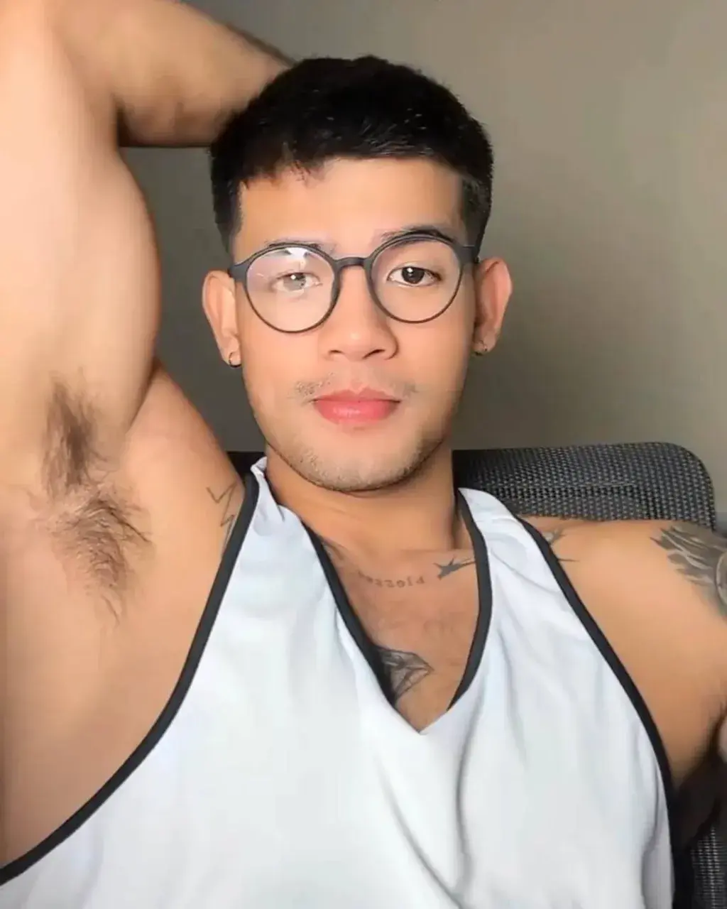 ใต้วงแขนแสนเซ็กซี่