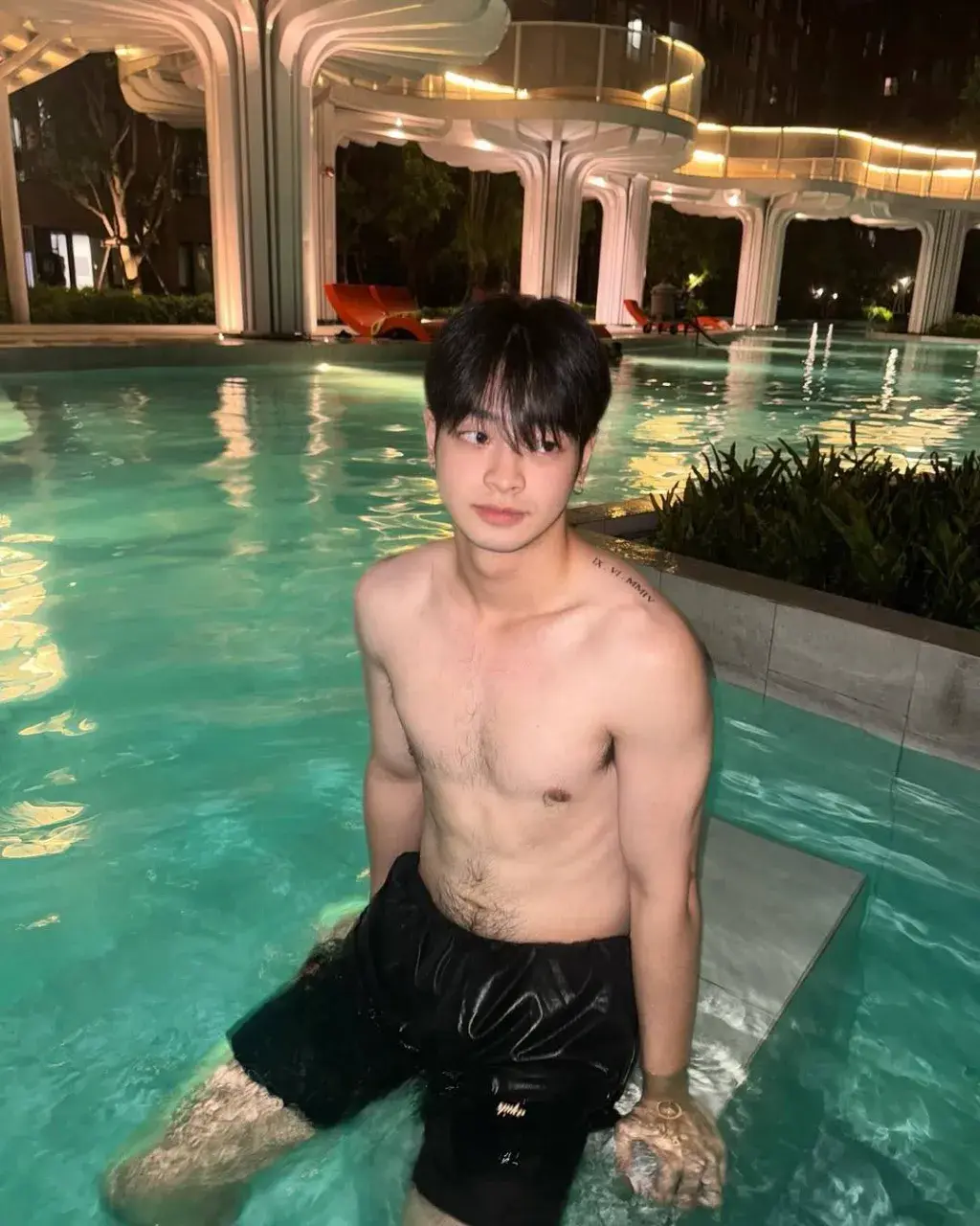 สักดอกใหญ่ๆมั้ยล่ะ