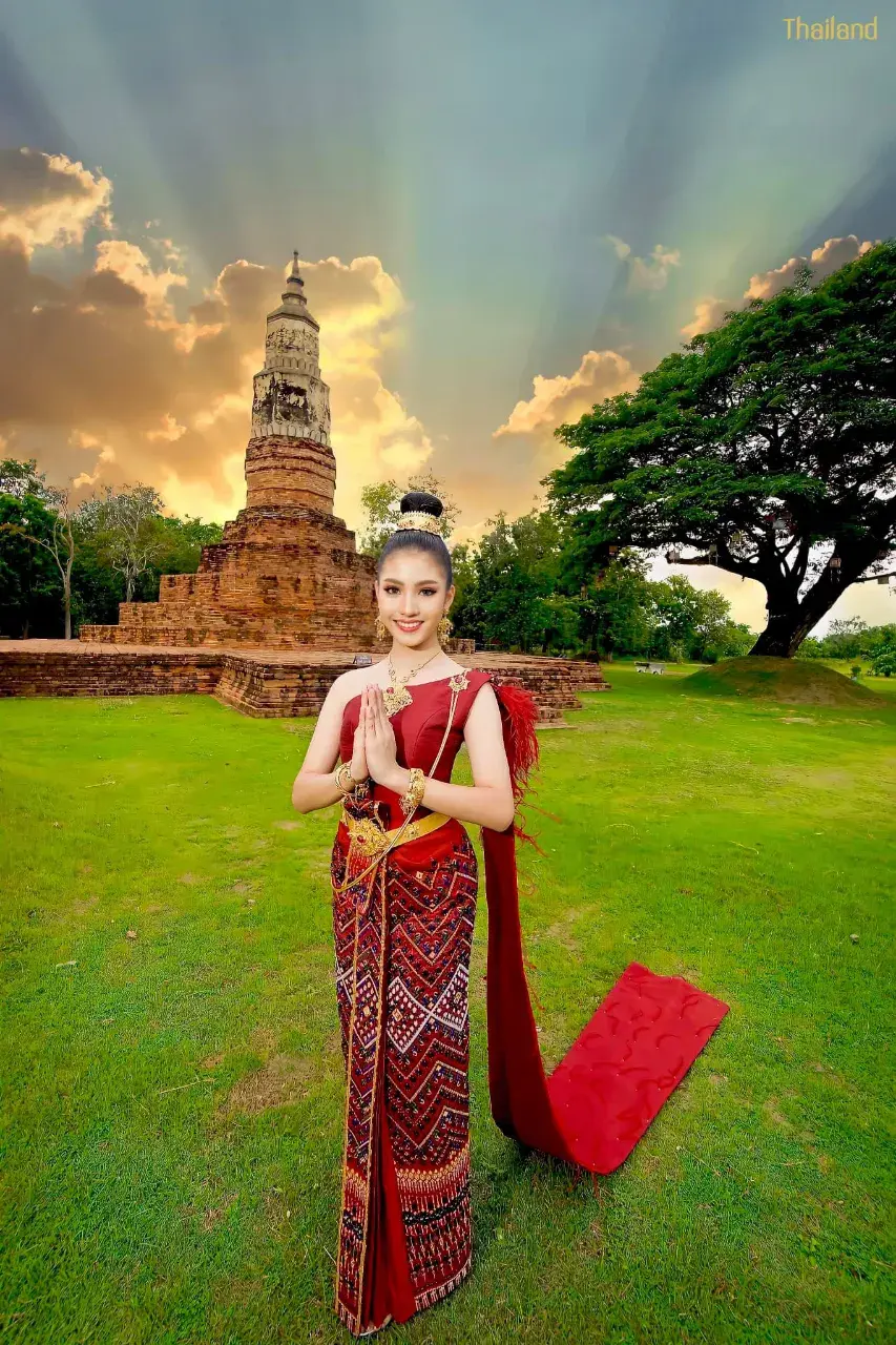 Isan-Style Thai Chakri Costume 🇹🇭