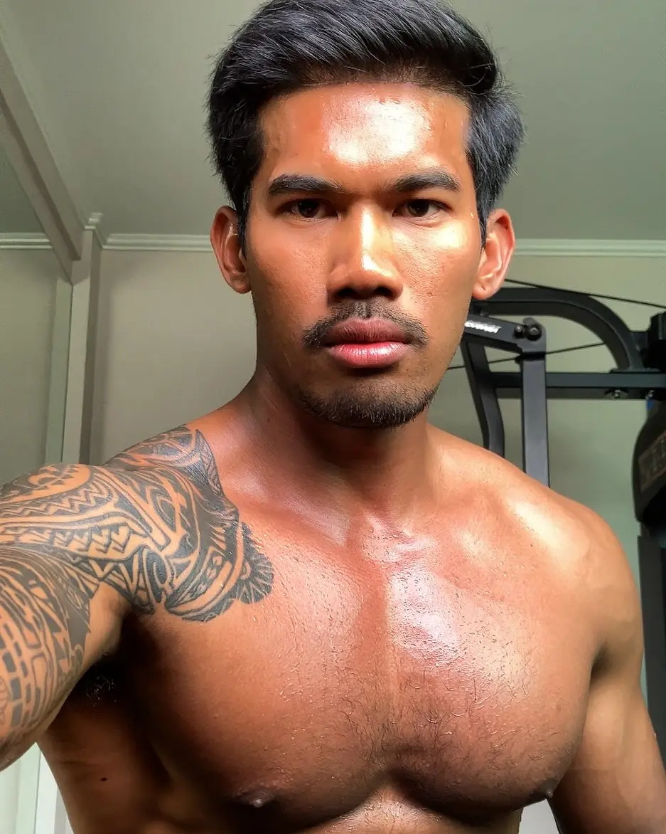 หล่อล่ำกล้ามแน่น