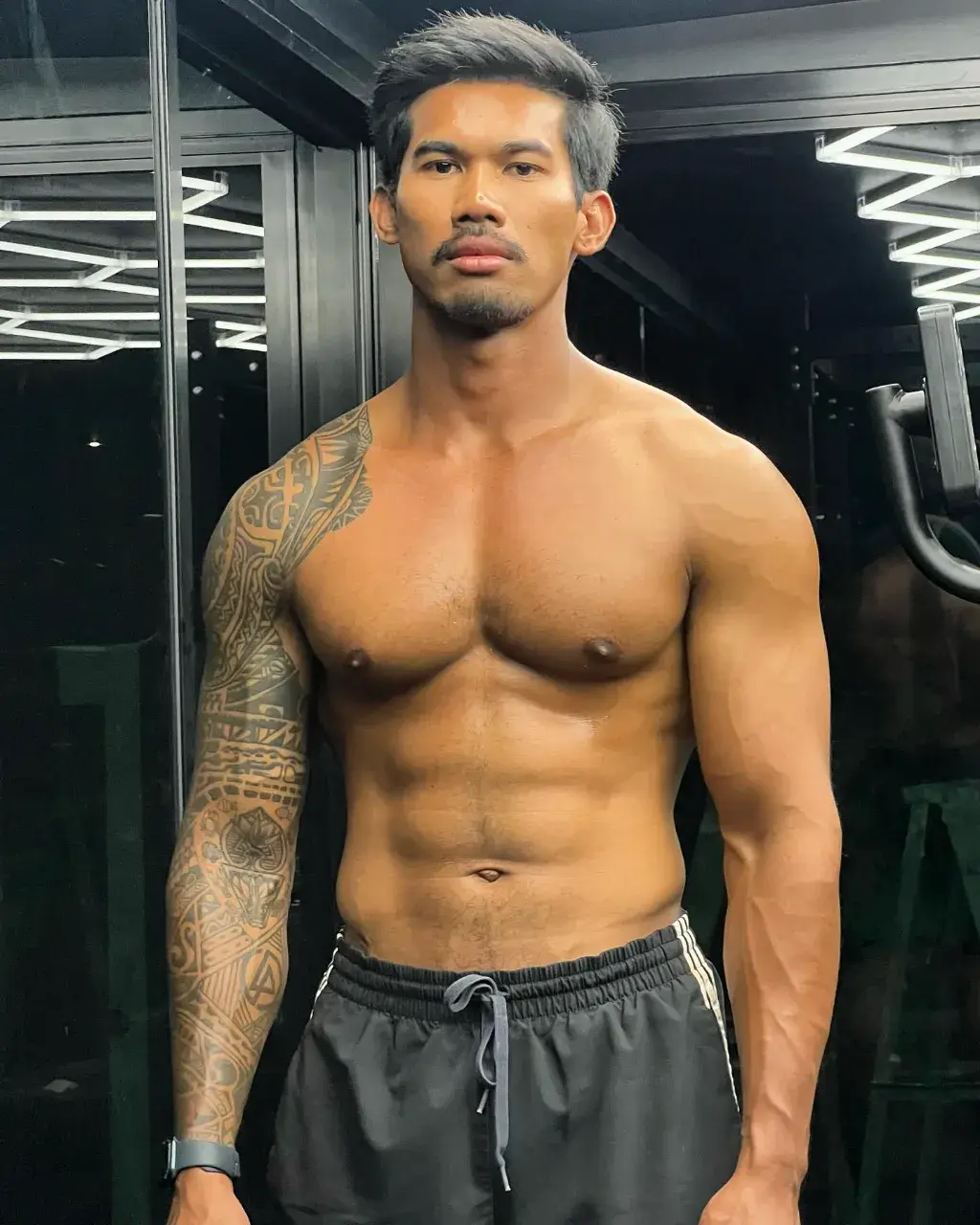 หล่อล่ำกล้ามแน่น