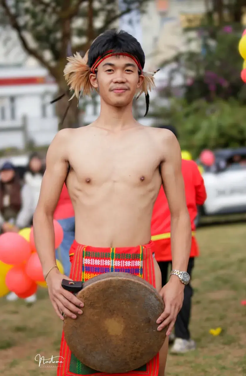 หนุ่ม...อิฟูเกา(lfugao)