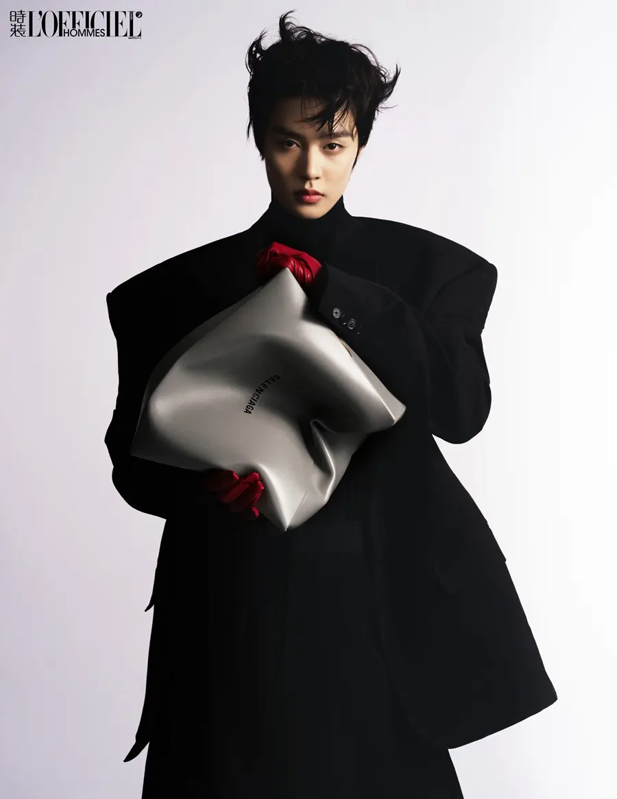 Zhao Kechun @ L’OFFICIEL HOMMES China February 2025