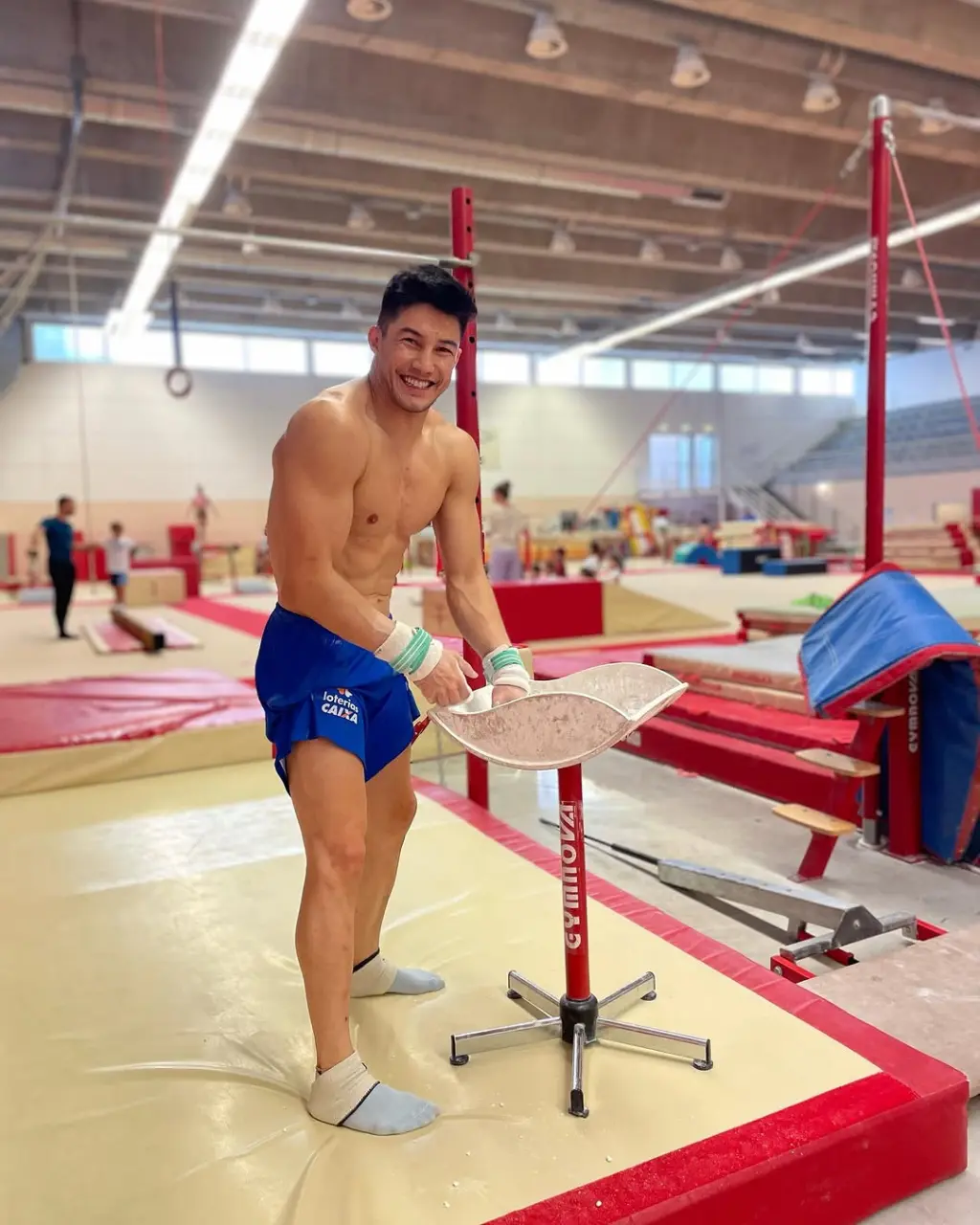 Brazilian gymnast : Arthur nory caught