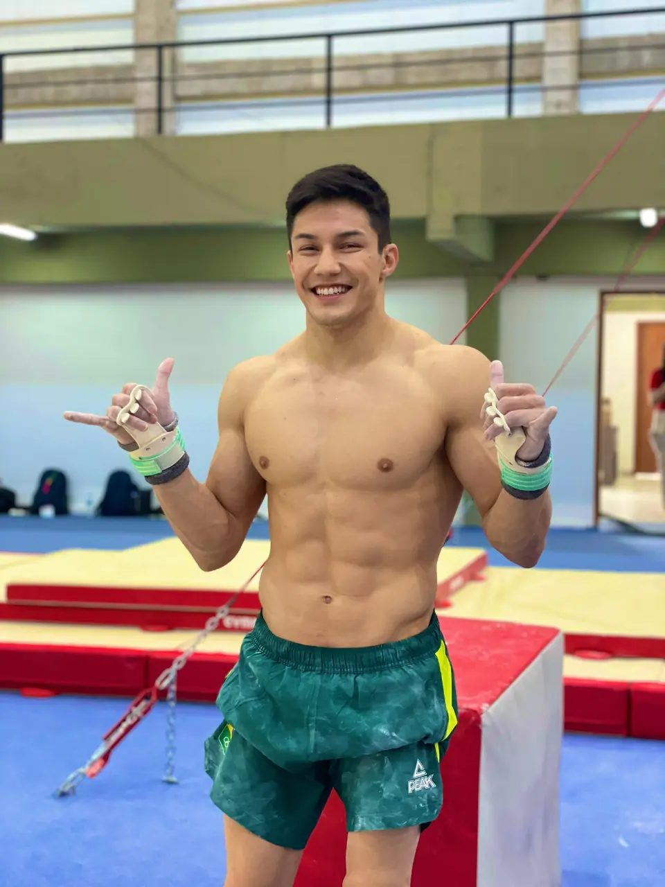 Brazilian gymnast : Arthur nory caught