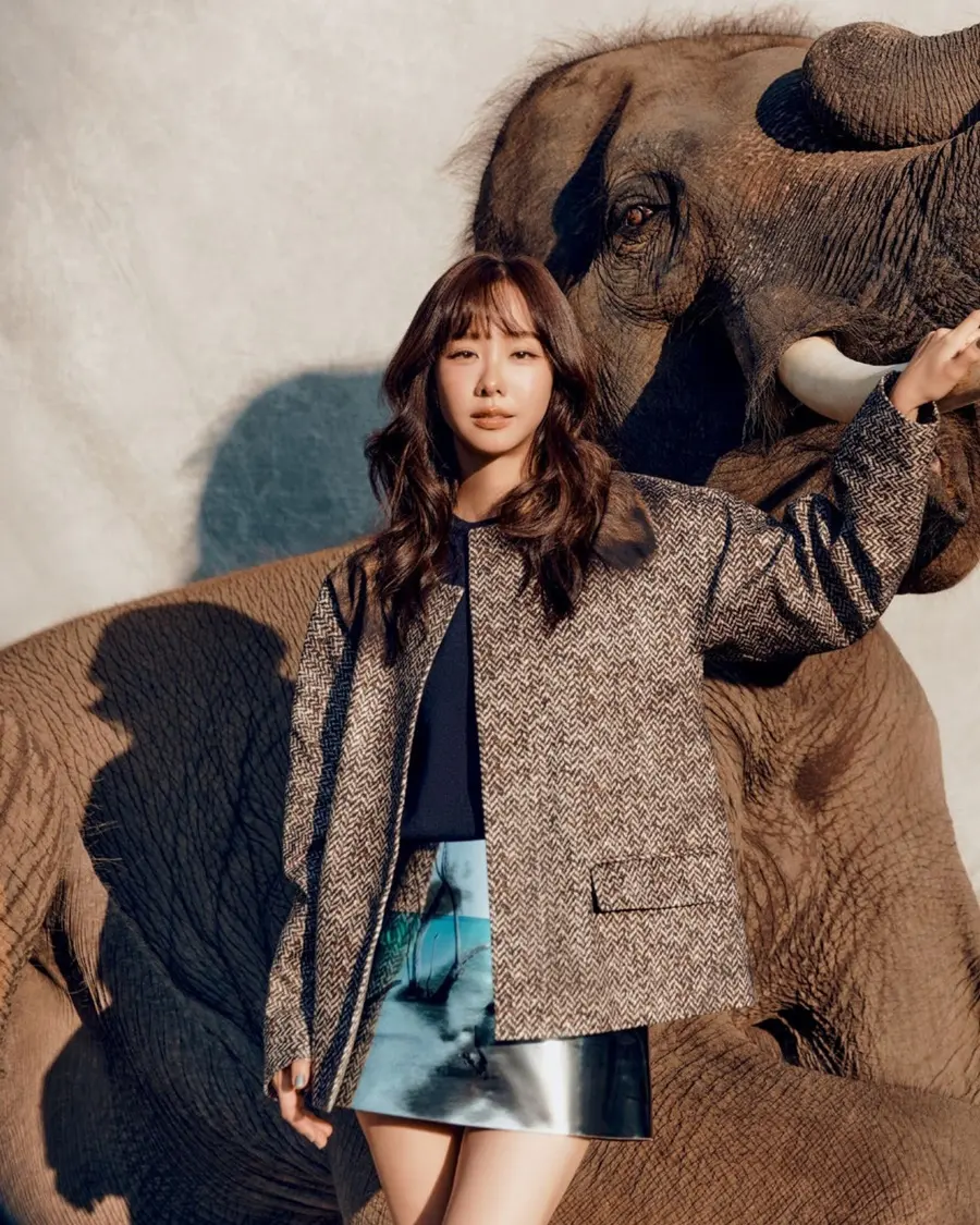 เต้ย-จรินทร์พร @ Harper's BAZAAR Singapore February 2025