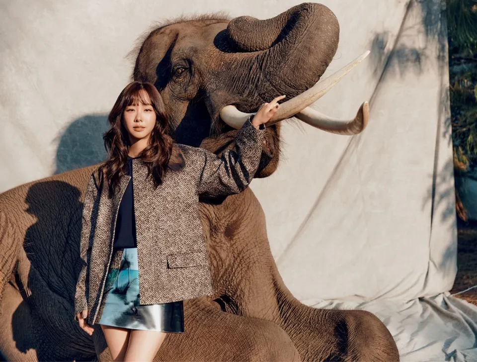 เต้ย-จรินทร์พร @ Harper's BAZAAR Singapore February 2025