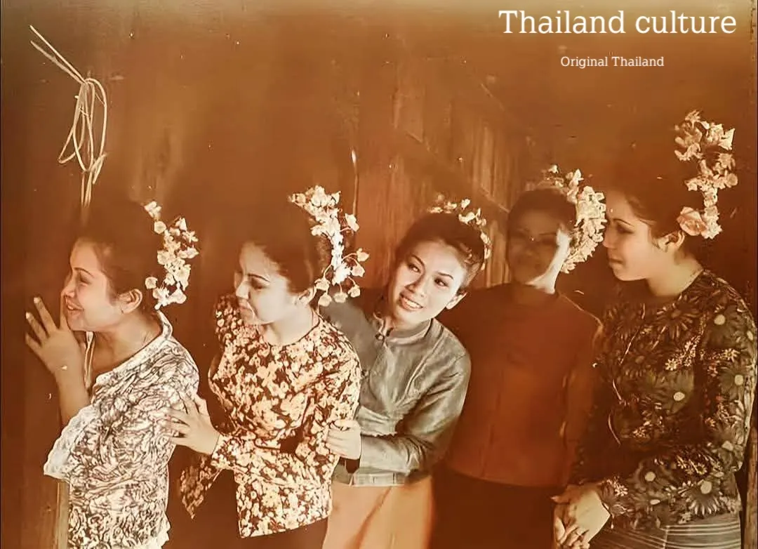 Kingdom of Lanna traditional clothing. (Old Chiang
