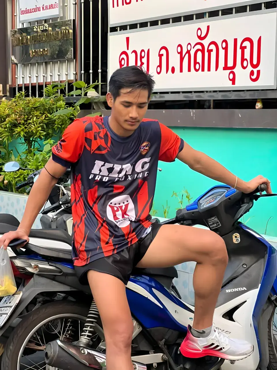 ขมก้อจะกลืนฝืน*อม