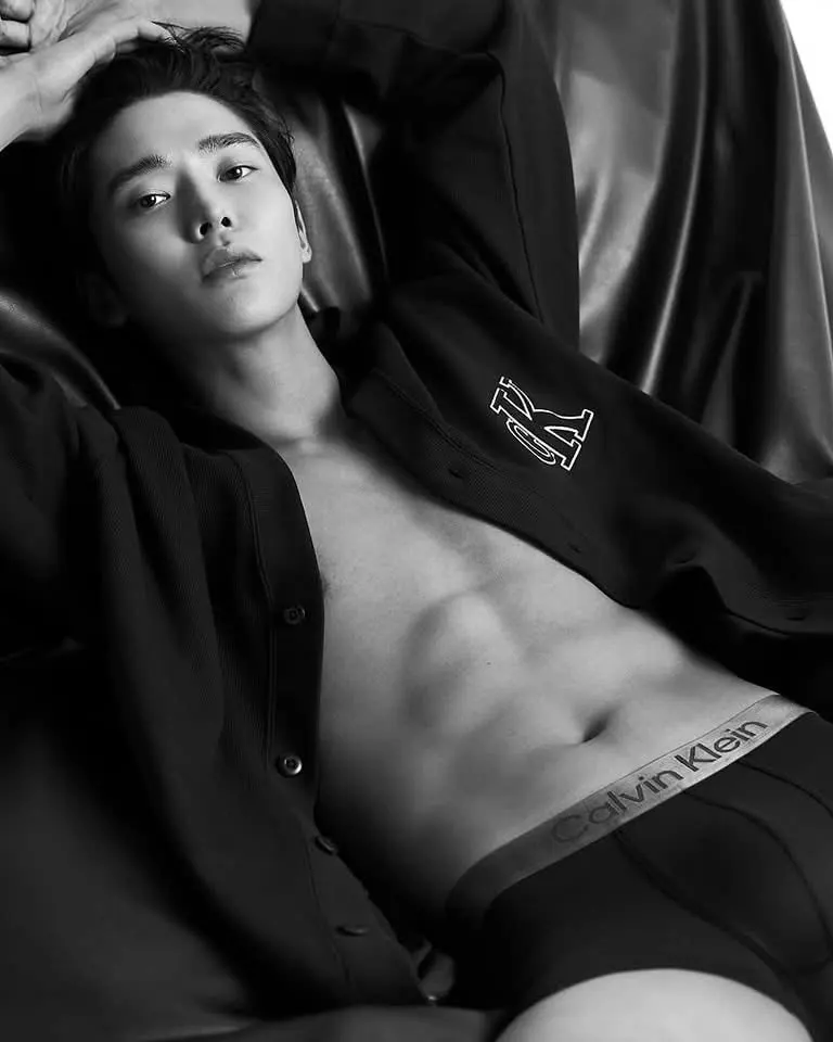 โรอุน x Calvin Klein