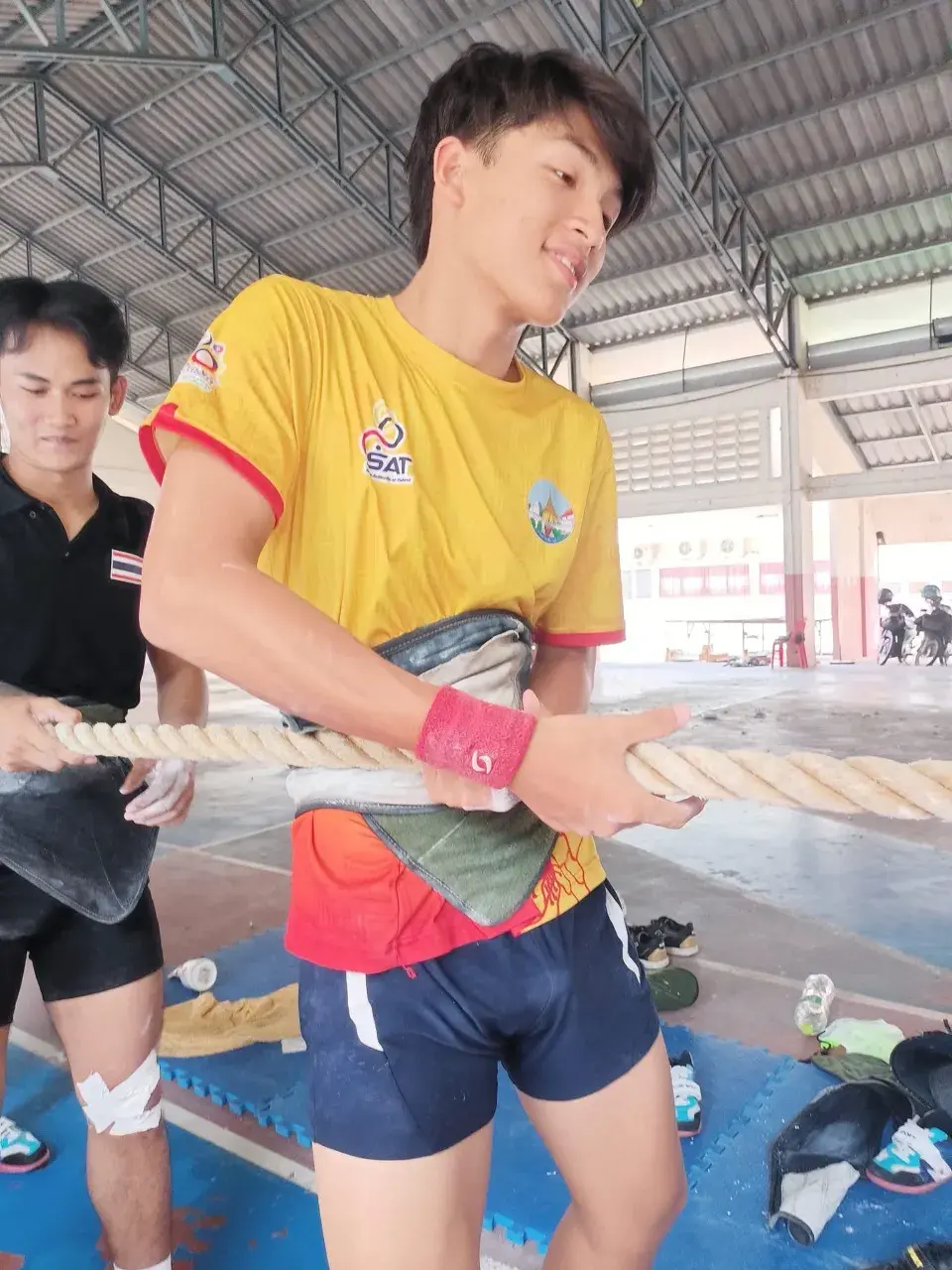 มวยโค้กน้ำทะลัก