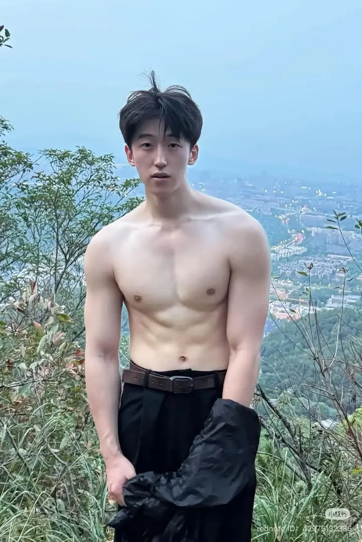 ถอดโชว์เรือนร่าง 2928