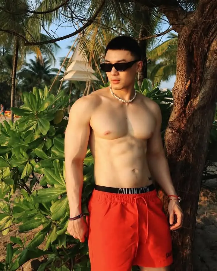 ถอดโชว์เรือนร่าง 2929