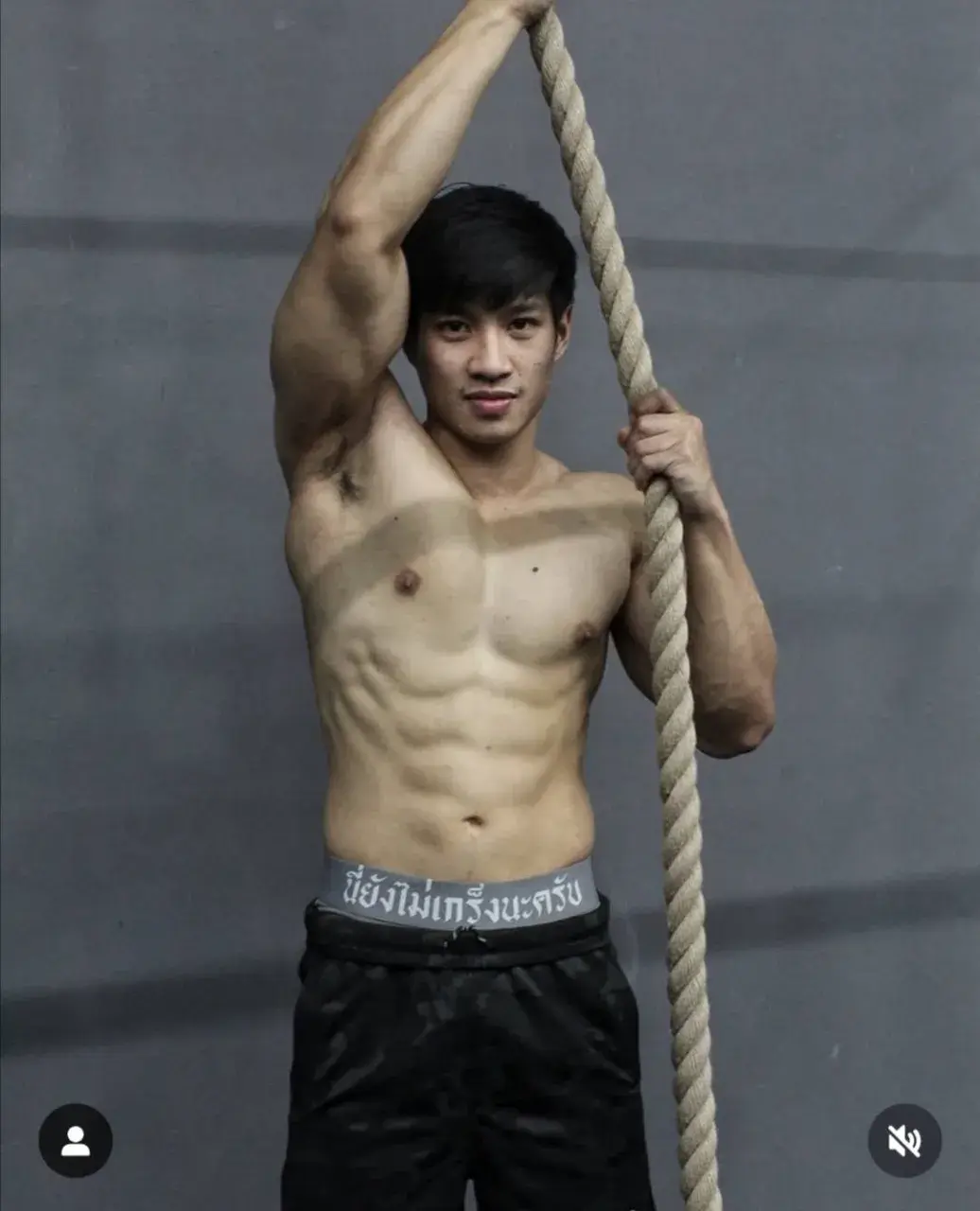 ชวนเลียใต้วงแขน