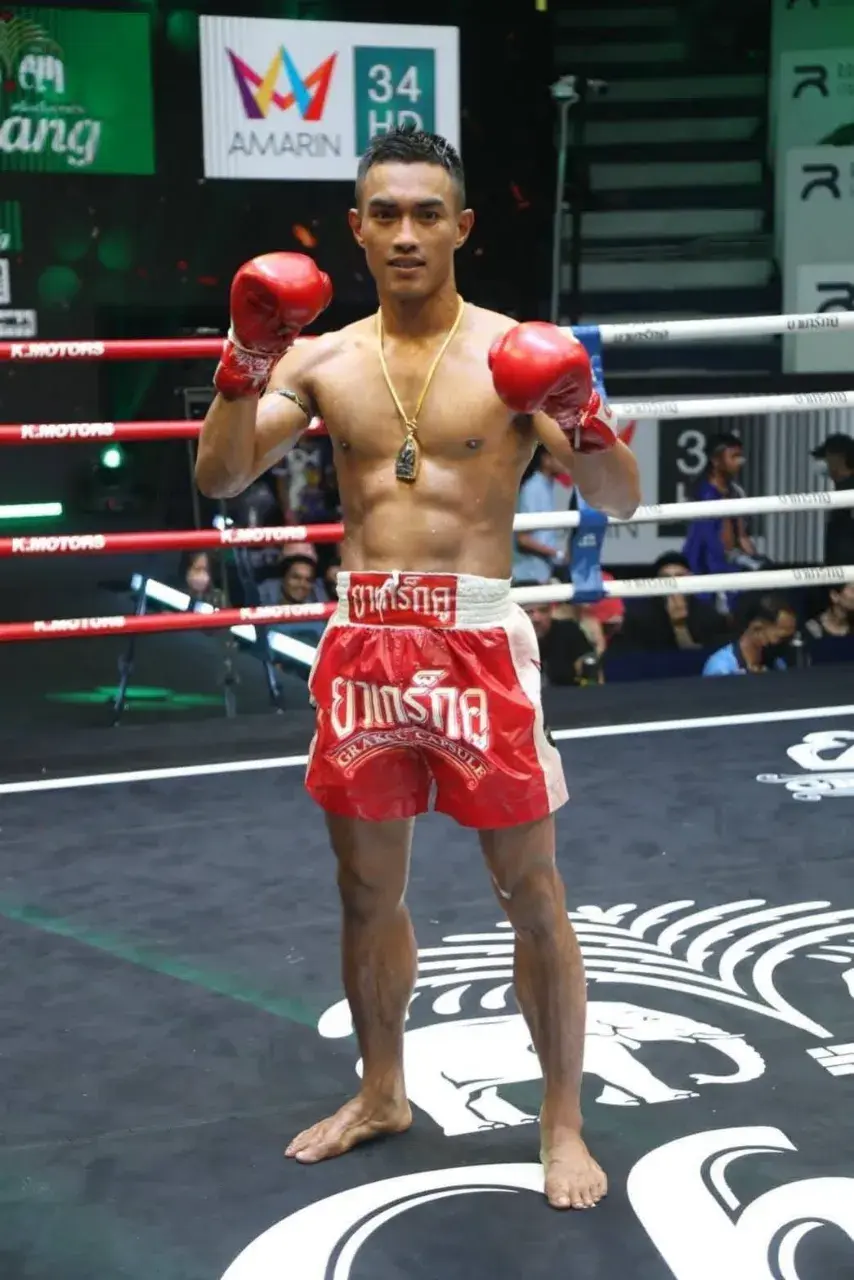 นักมวยคงรวยใหญ่