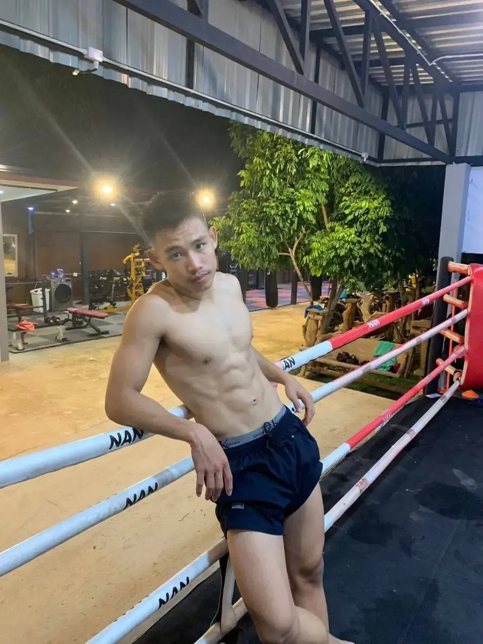 นักมวยคงรวยใหญ่