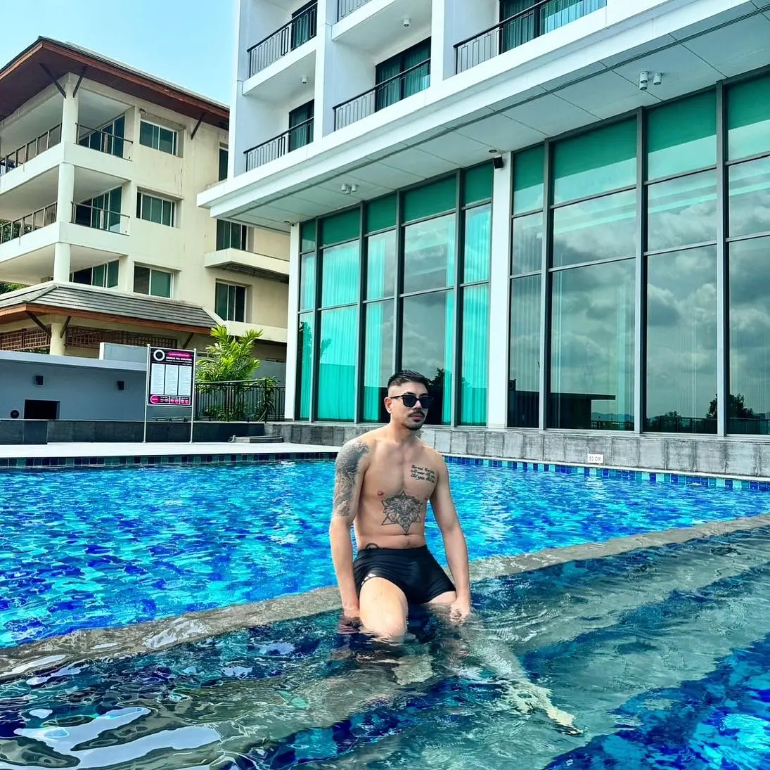 รอยสักชวนเสว