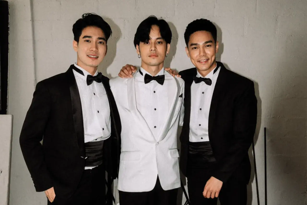 หนุ่มหล่อในชุดสูท