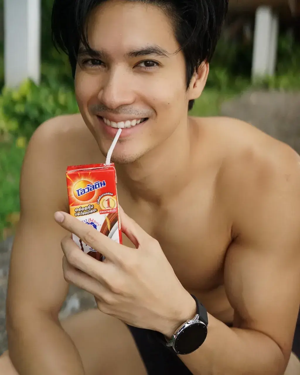 หนุ่มหล่ออกล่ำ