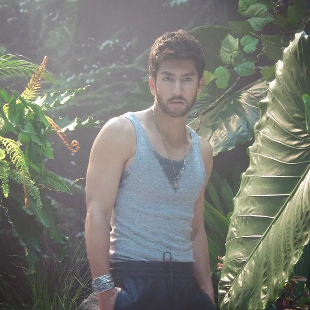 หนุ่มหล่ออกล่ำ