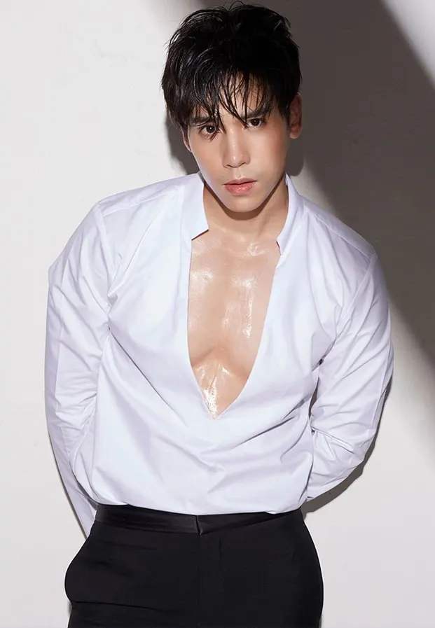 หนุ่มหล่ออกล่ำ