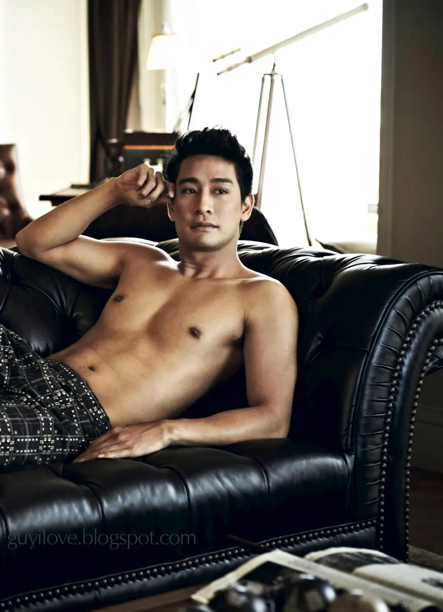 หนุ่มหล่ออกล่ำ